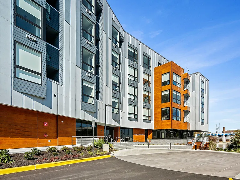 River House Apartments — Photo 60