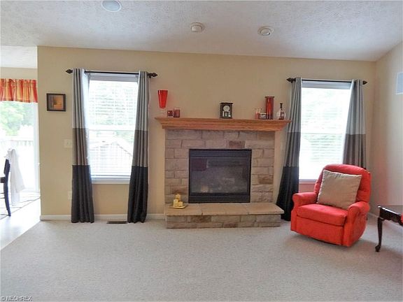 4th image of 2571 Wintergreen Ln