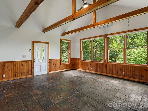 3rd image of 125 Hyacinth Dr
