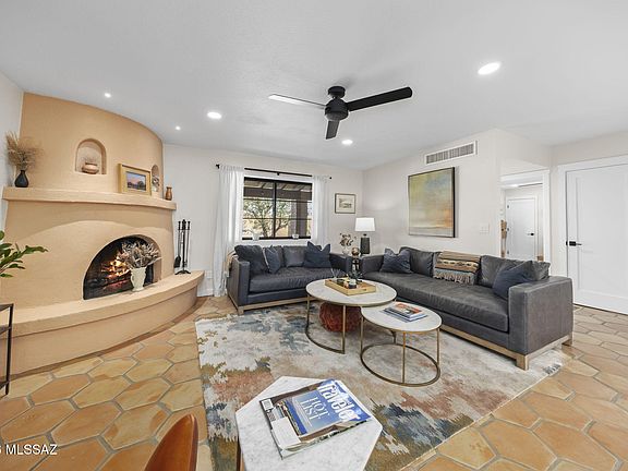 3rd image of 5091 N Camino De La Cumbre