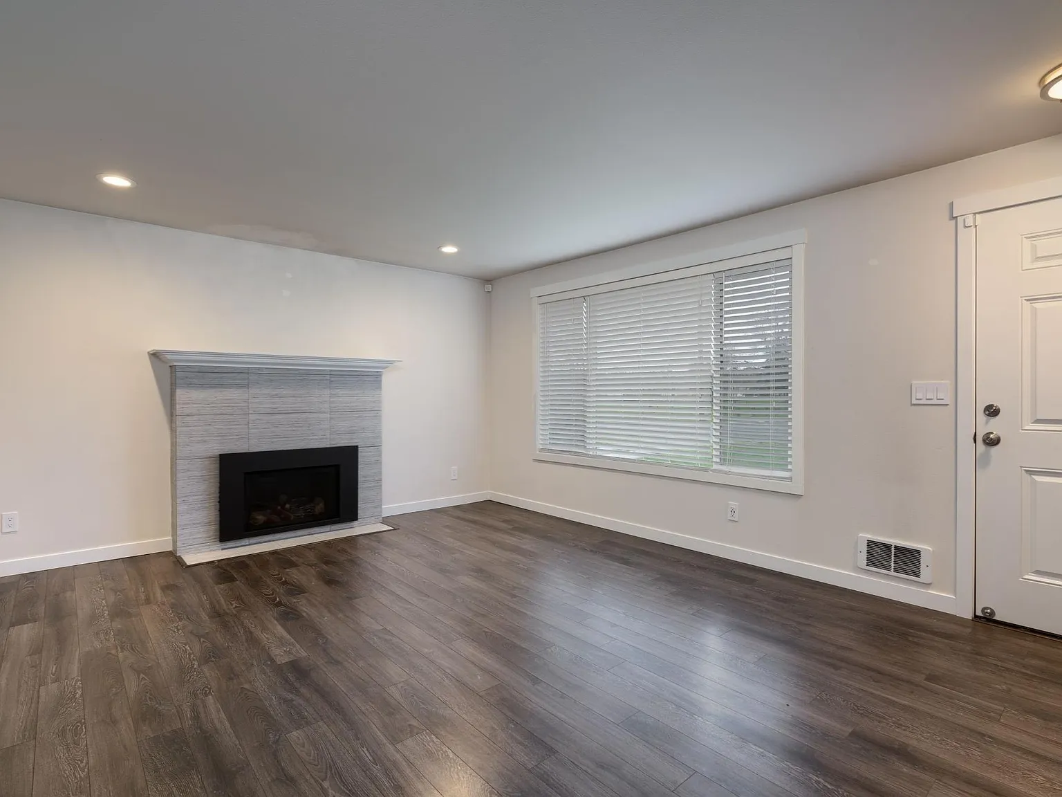 863 SE 6th Ave — Photo 3