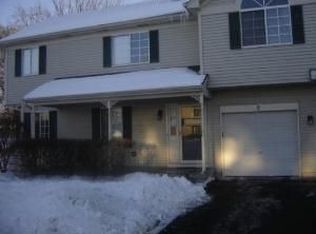 2 W Pheasant Trl, Lake In The Hills, IL 60156