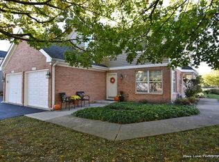 1456 Clybourne St #14B, Batavia, IL 60510