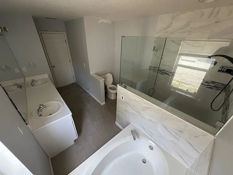 12550 Castlemain Trl — Photo 2