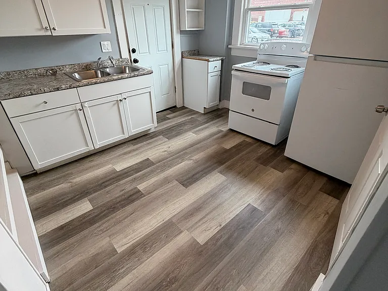 1035 Cherry Ave NE — Photo 5