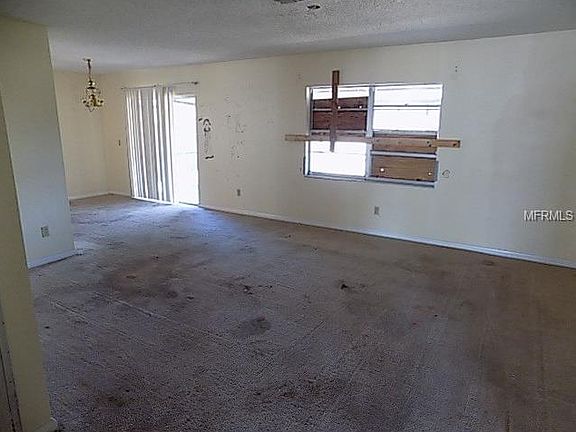 4th image of 1920 Crown Park Dr