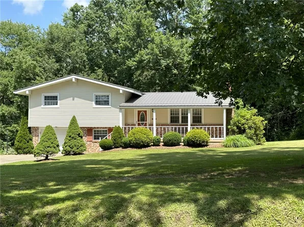 1020 Erie St, Saegertown, PA 16433