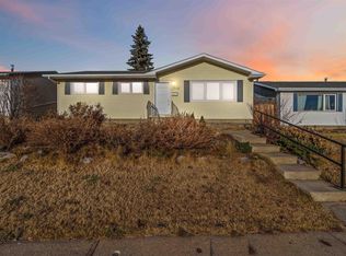 7516 136th Ave NW, Edmonton, AB T5C 2K5