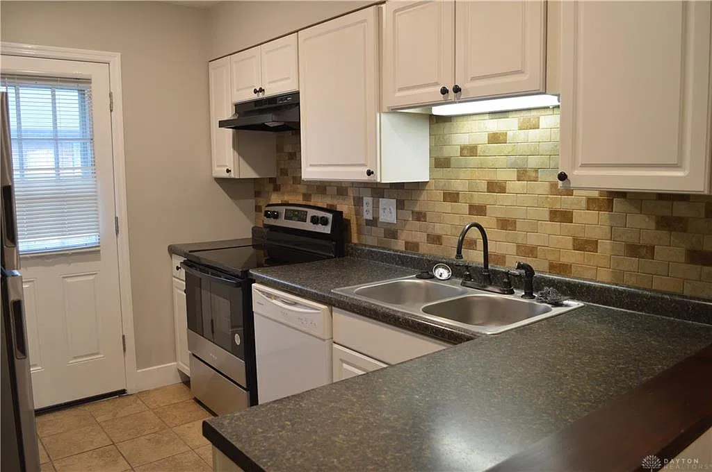 2 bed, 1.0 bath, $995 — Photo 4
