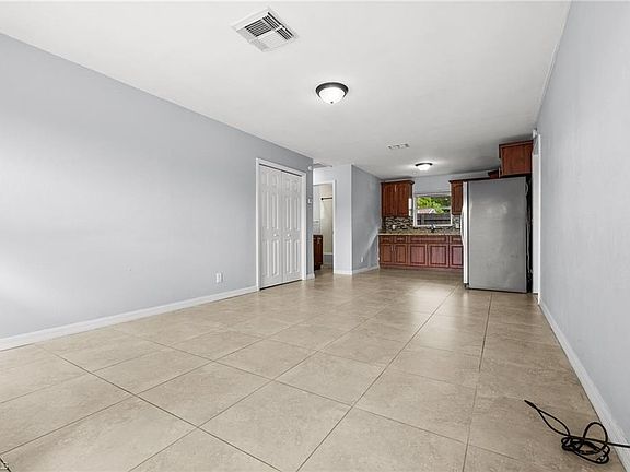 3rd image of 781 101st AVE N