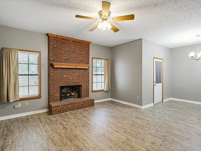 221 Brendalwood Blvd — Photo 6