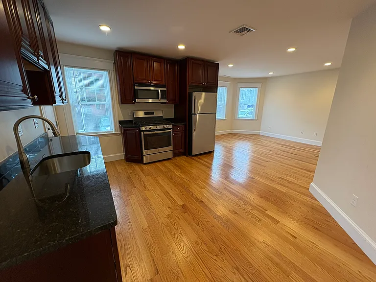 11 Fenwick St #1 — Photo 4