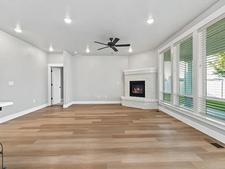 1911 W Wind Drift St — Photo 20