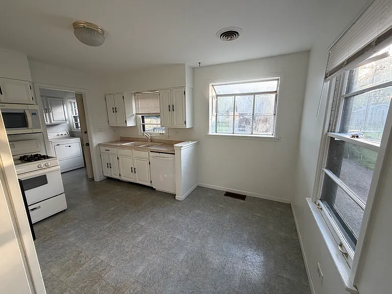 1126 S President St — Photo 3