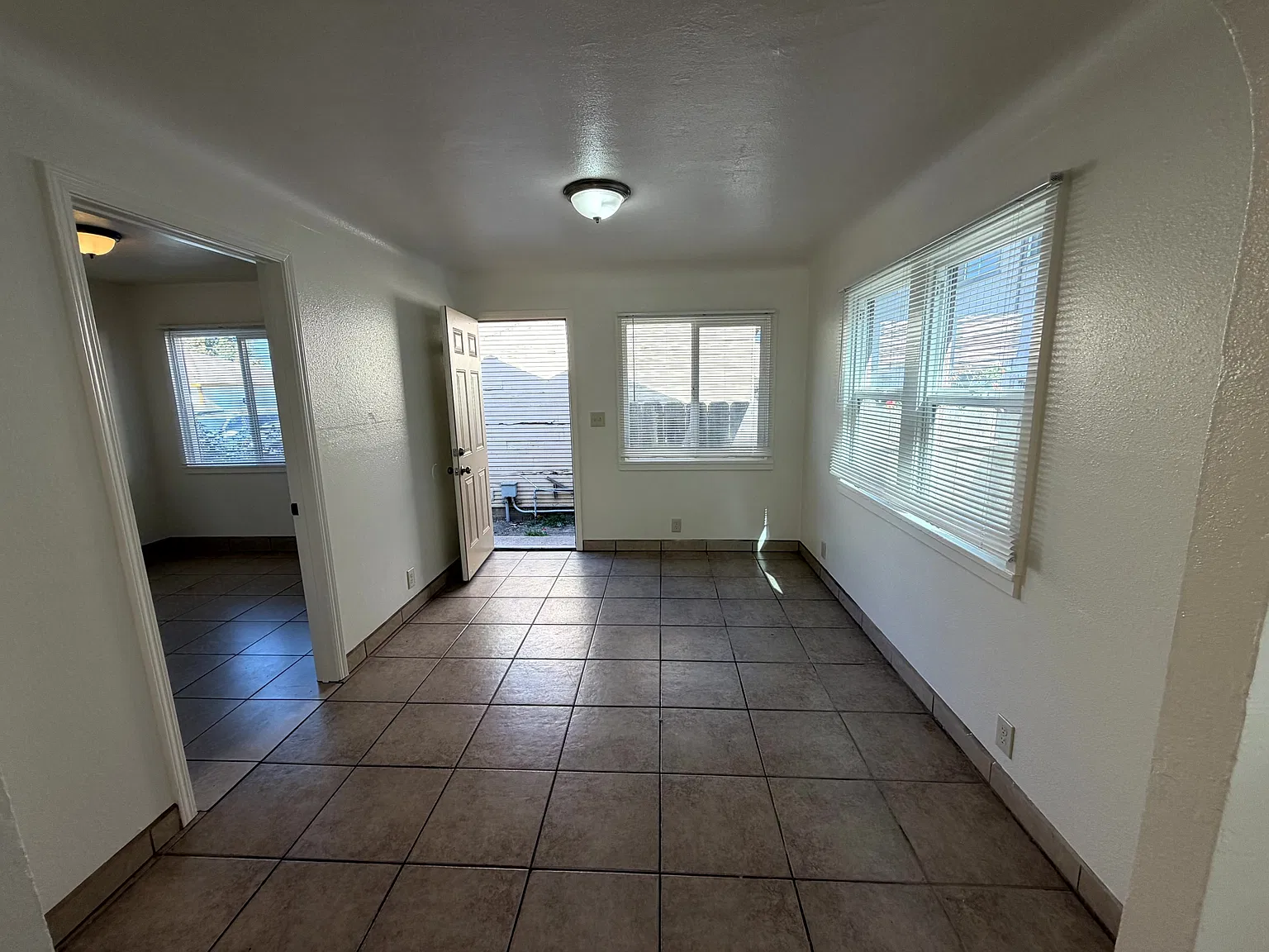 906 Del Monte Ave — Photo 4