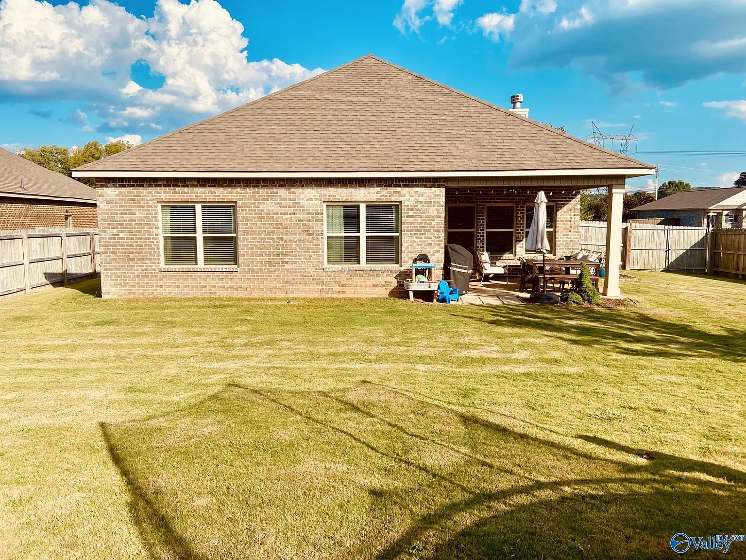 4 bed, 3.0 bath, 2108 sqft, $1,975 — Photo 2