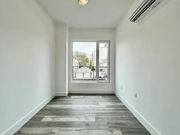 3321 Glenwood Road image 5 of 11