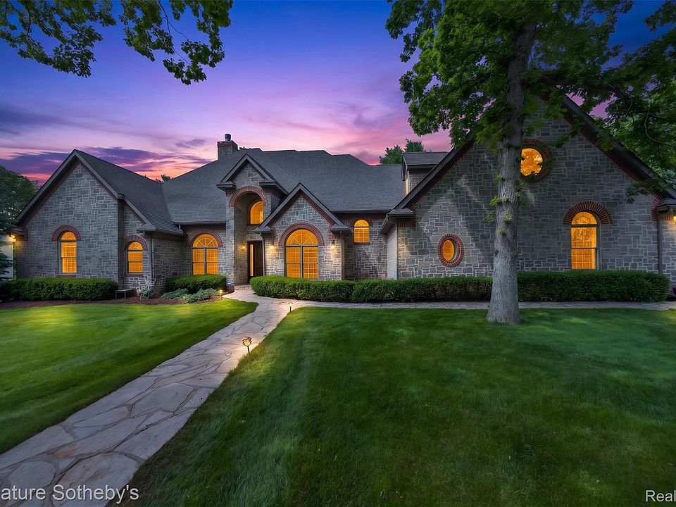 1st image of 900 Hill Hollow Ln