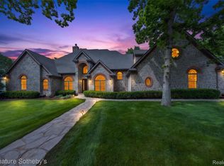 900 Hill Hollow Ln, Milford, MI 48381