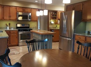 1844 Ranchview Dr, Naperville, IL 60565