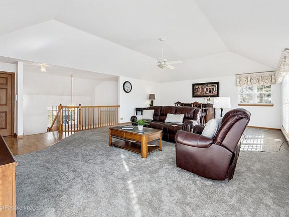 5th image of 6214 Edgebrook Ln W