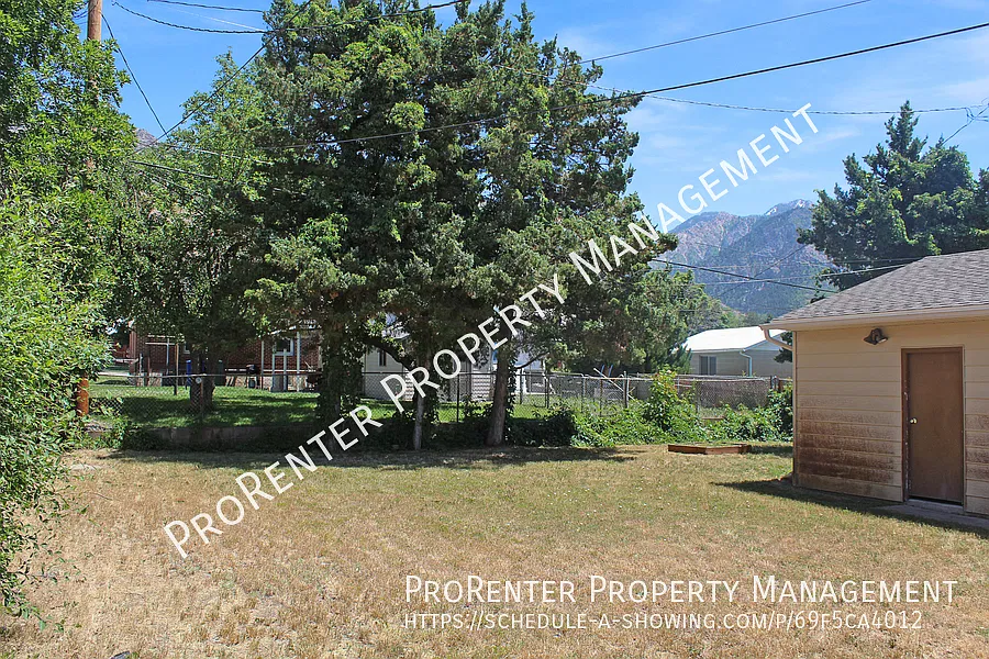 Spacious 4 Bed, 2 Bath Ogden Home — Photo 2