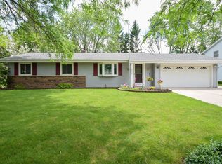 15335 W Doverhill Ln, New Berlin, WI 53151