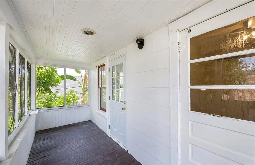 2 bed, 1.0 bath, 700 sqft, $2,200 — Photo 2