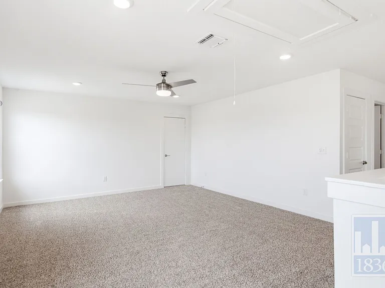10925 Tildon Ave — Photo 16