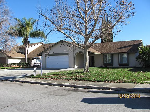 2nd image of 806 Hampshire Ct
