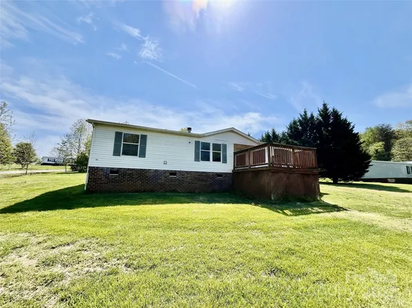 105 Branson Dr, Olin, NC 28660