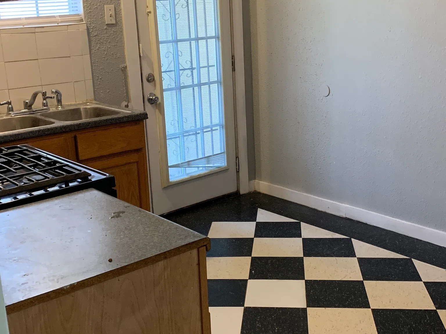 1524 W Woodlawn Ave — Photo 3