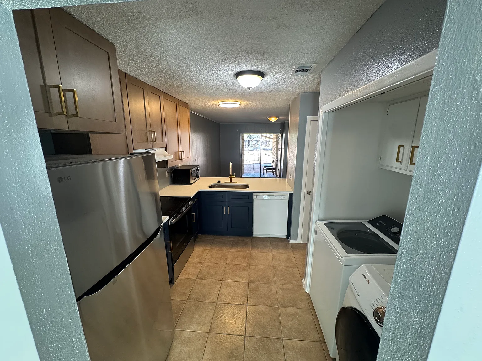 3 bed, 1400 sqft, $1,690 — Photo 3