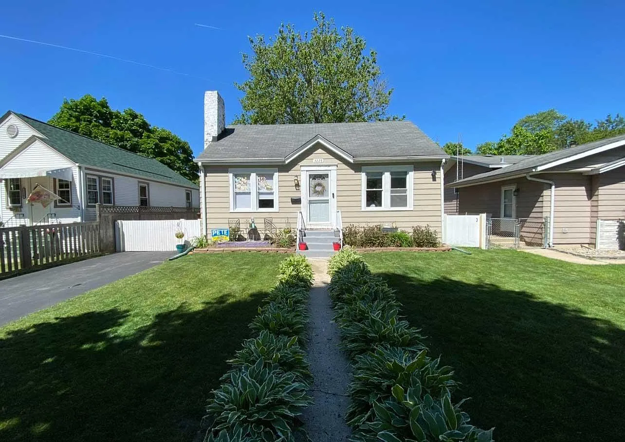 3228 Enoch Ave photo 1