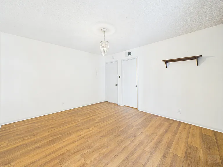 910 Duncan Ln — Photo 12