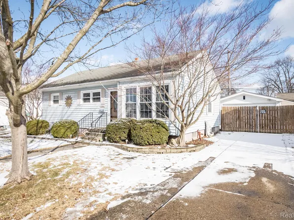 1389 Warrington St, Mount Clemens, MI 48043