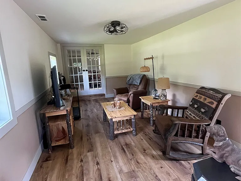 1261 Avonia Rd — Photo 4