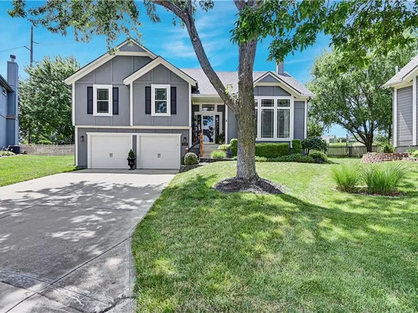 21449 W 49th St, Shawnee, KS 66218