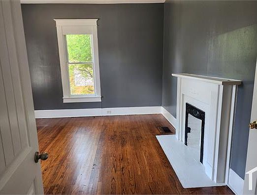 5th image of 2434 30th St W