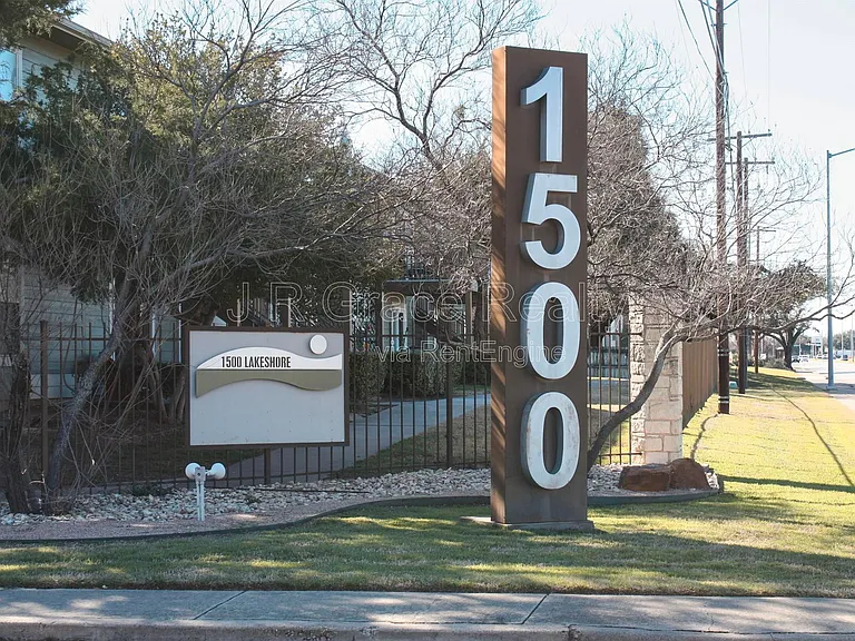 1500 Lake Shore Dr #201 — Photo 3