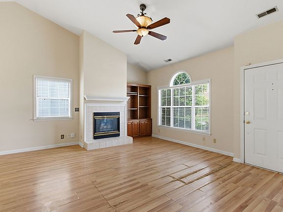 4th image of 2019 Roderick Cir