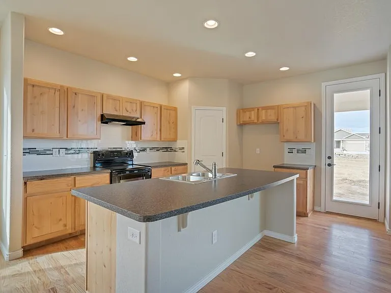 1525 Heirloom Dr — Photo 23