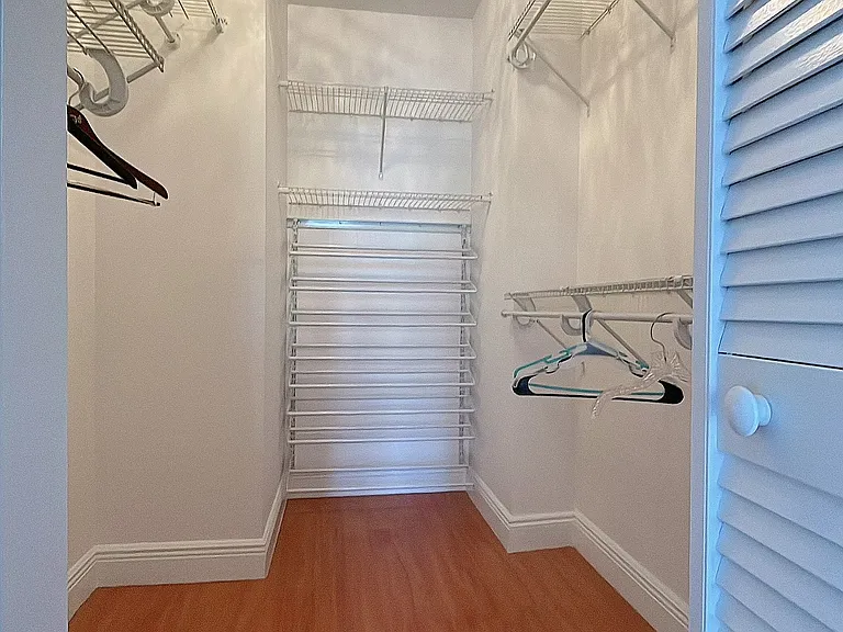 200 Leslie Dr #227 — Photo 3