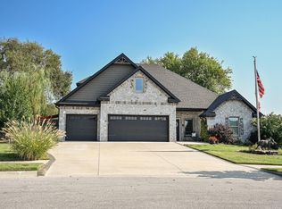 301 SW Ramsey Ln, Bentonville, AR 72712