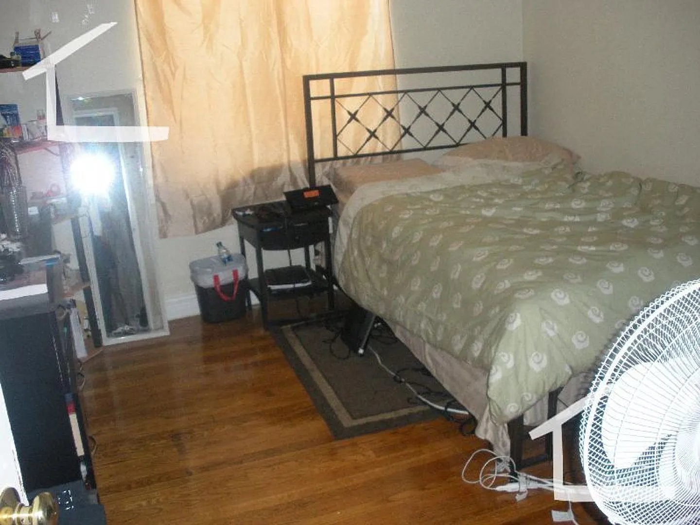 Large 2 bedroom unit near the Green Line. — Photo 3