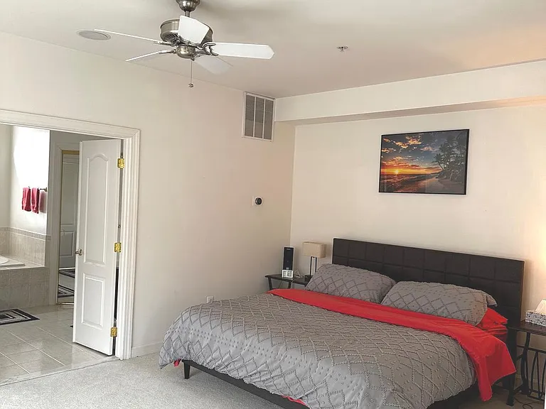 1607 Seneca Ave — Photo 17