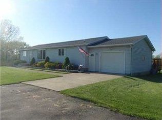 2569 Saunders Settlement Rd, Sanborn, NY 14132