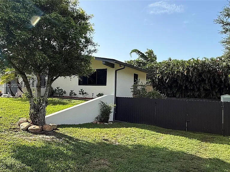 10751 SW 48th St — Photo 3