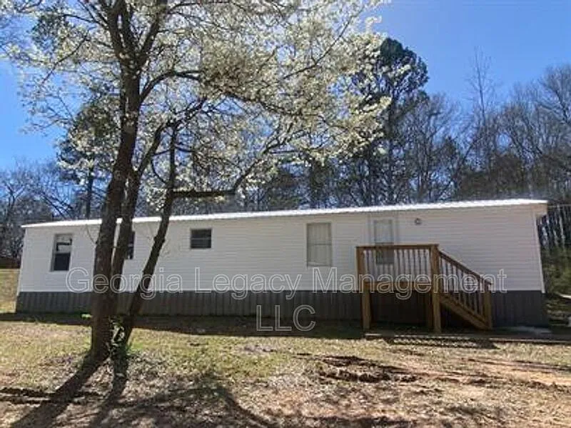2 bed, 1.0 bath, $900 — Photo 2