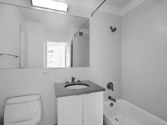 4th image of 420 W 42nd St APT 34B